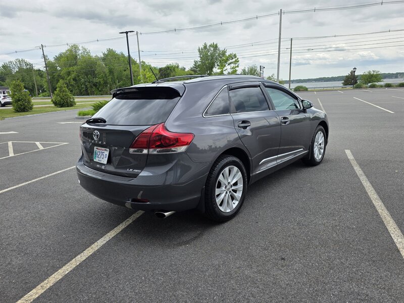 2014 Toyota Venza LE - Photo 5 - Westport, MA 02790