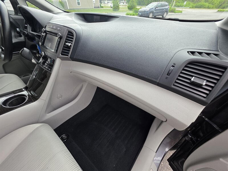 2014 Toyota Venza LE - Photo 23 - Westport, MA 02790