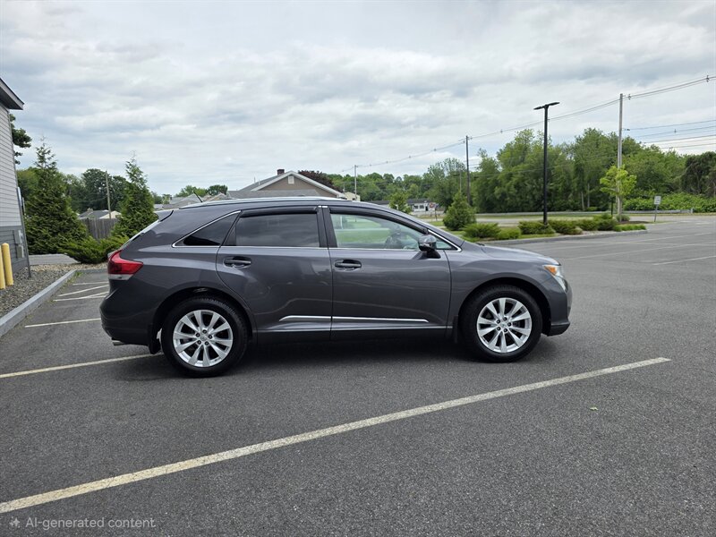 2014 Toyota Venza LE - Photo 6 - Westport, MA 02790
