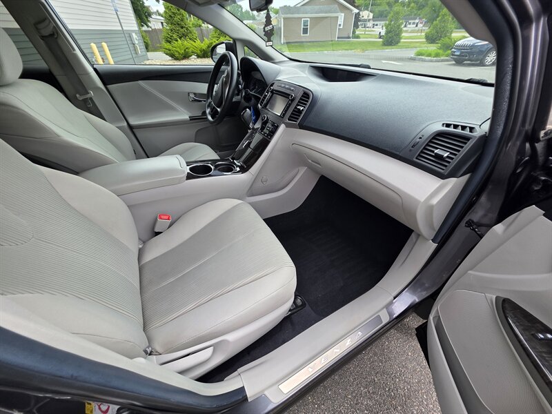 2014 Toyota Venza LE - Photo 13 - Westport, MA 02790