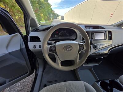 2014 Toyota Sienna LE 8-Passenger   - Photo 23 - Westport, MA 02790