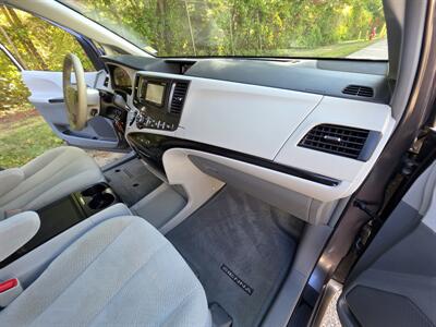 2014 Toyota Sienna LE 8-Passenger   - Photo 20 - Westport, MA 02790