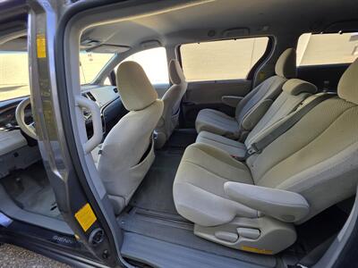 2014 Toyota Sienna LE 8-Passenger   - Photo 15 - Westport, MA 02790