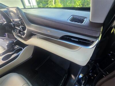 2020 Toyota Highlander XLE   - Photo 25 - Westport, MA 02790