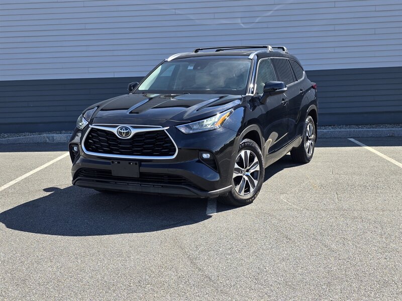 2020 Toyota Highlander XLE   - Photo 1 - Westport, MA 02790