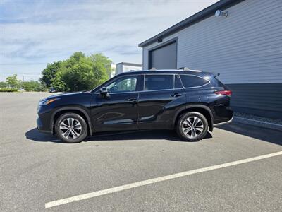 2020 Toyota Highlander XLE   - Photo 3 - Westport, MA 02790