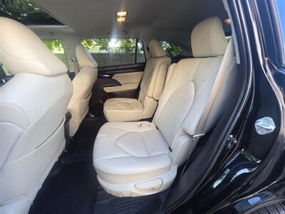 2020 Toyota Highlander XLE   - Photo 12 - Westport, MA 02790