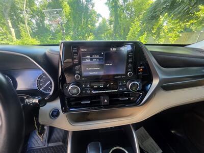 2020 Toyota Highlander XLE   - Photo 27 - Westport, MA 02790