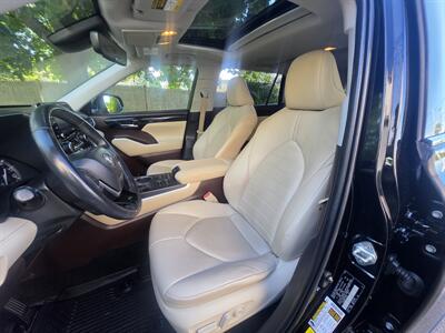 2020 Toyota Highlander XLE   - Photo 11 - Westport, MA 02790