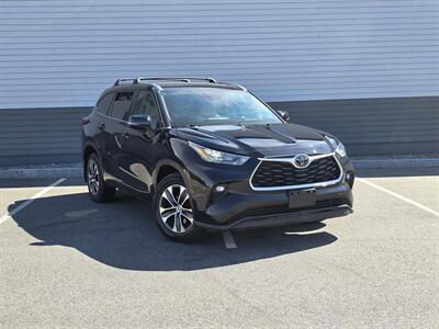 2020 Toyota Highlander XLE   - Photo 2 - Westport, MA 02790