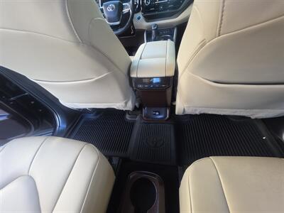 2020 Toyota Highlander XLE   - Photo 34 - Westport, MA 02790
