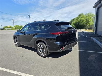 2020 Toyota Highlander XLE   - Photo 6 - Westport, MA 02790
