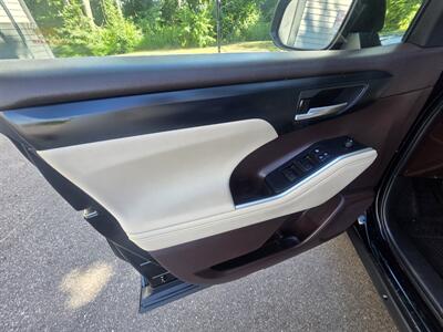 2020 Toyota Highlander XLE   - Photo 30 - Westport, MA 02790