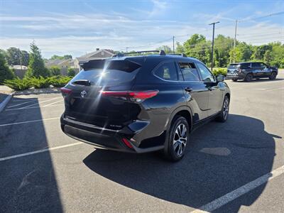 2020 Toyota Highlander XLE   - Photo 4 - Westport, MA 02790