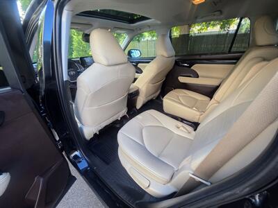 2020 Toyota Highlander XLE   - Photo 14 - Westport, MA 02790