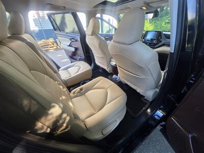 2020 Toyota Highlander XLE   - Photo 16 - Westport, MA 02790