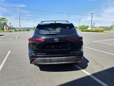 2020 Toyota Highlander XLE   - Photo 8 - Westport, MA 02790