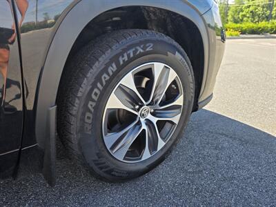 2020 Toyota Highlander XLE   - Photo 10 - Westport, MA 02790