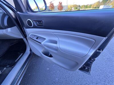 2015 Toyota Tacoma V6 - Photo 28 - Westport, MA 02790
