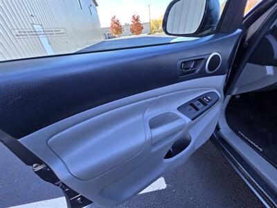 2015 Toyota Tacoma V6 - Photo 19 - Westport, MA 02790