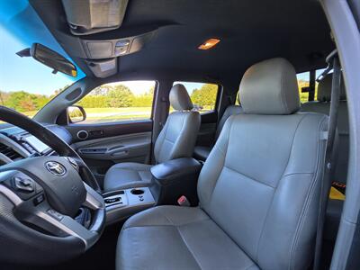 2015 Toyota Tacoma V6 - Photo 13 - Westport, MA 02790