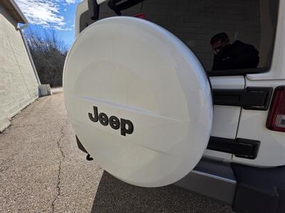 2017 Jeep Wrangler Unlimited Sahara   - Photo 14 - Westport, MA 02790