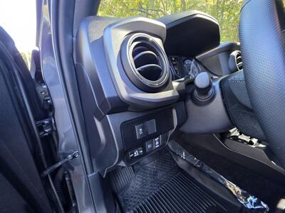 2021 Toyota Tacoma TRD Off-Road   - Photo 31 - Westport, MA 02790