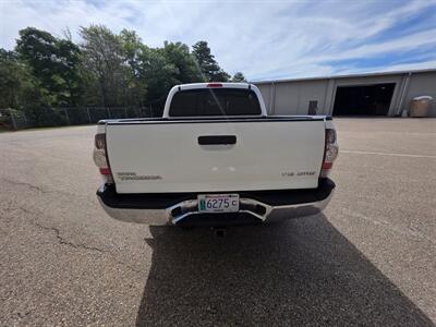 2015 Toyota Tacoma V6   - Photo 8 - Westport, MA 02790