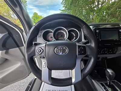 2015 Toyota Tacoma V6   - Photo 11 - Westport, MA 02790