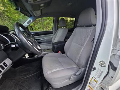 2015 Toyota Tacoma V6   - Photo 13 - Westport, MA 02790