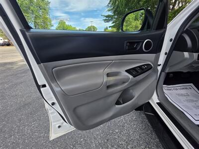 2015 Toyota Tacoma V6   - Photo 25 - Westport, MA 02790