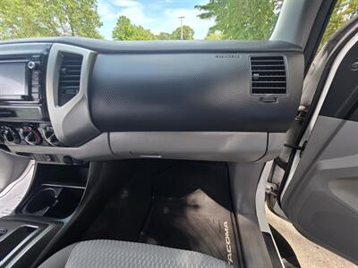 2015 Toyota Tacoma V6   - Photo 20 - Westport, MA 02790