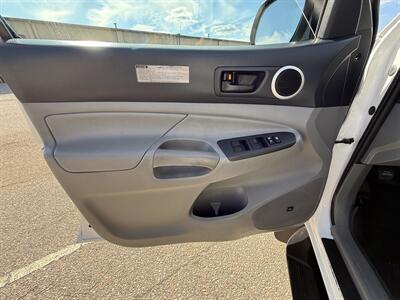 2013 Toyota Tacoma V6   - Photo 18 - Westport, MA 02790