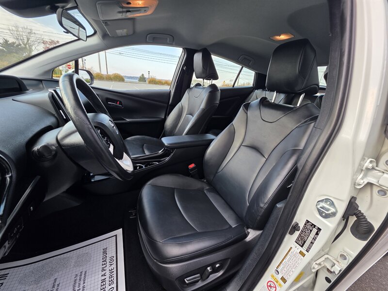 2018 Toyota Prius Prime Premium - Photo 17 - Westport, MA 02790