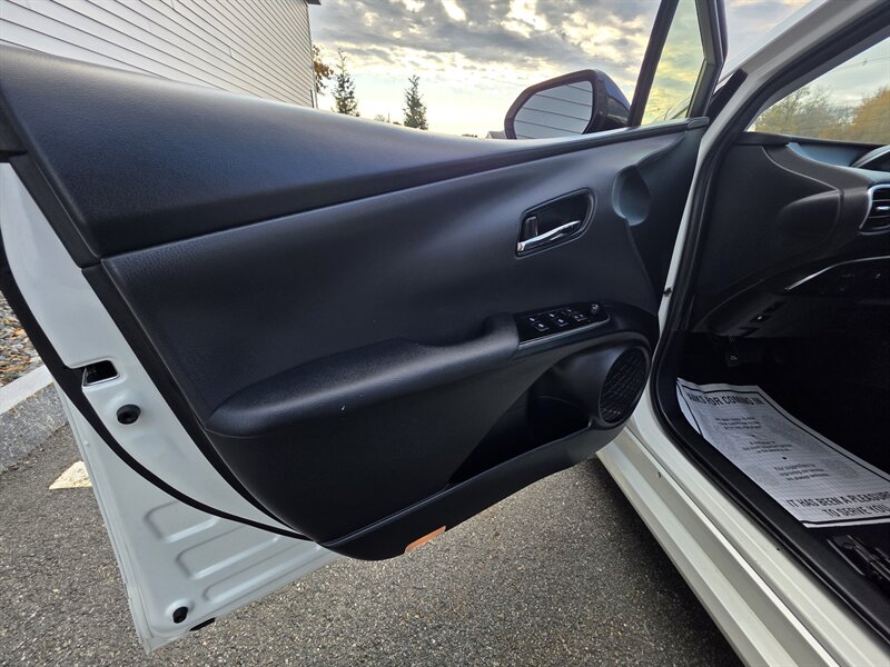 2018 Toyota Prius Prime Premium - Photo 28 - Westport, MA 02790