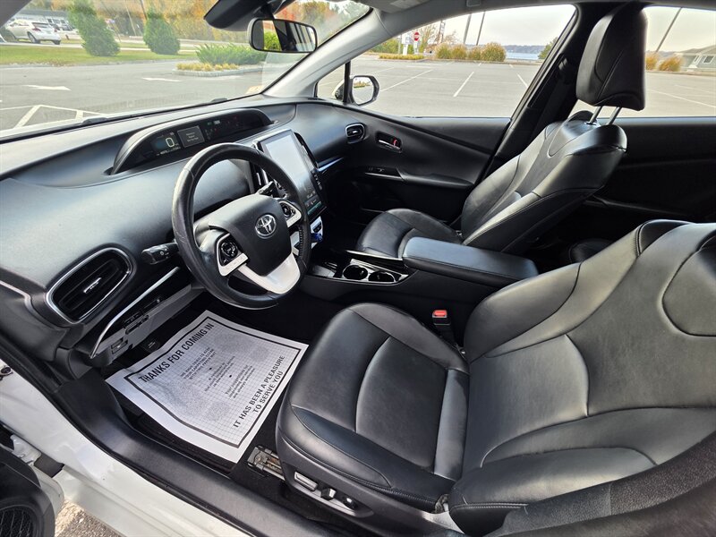 2018 Toyota Prius Prime Premium - Photo 18 - Westport, MA 02790