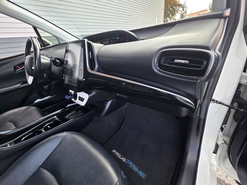 2018 Toyota Prius Prime Premium - Photo 23 - Westport, MA 02790
