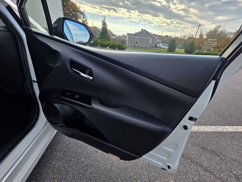 2018 Toyota Prius Prime Premium - Photo 25 - Westport, MA 02790