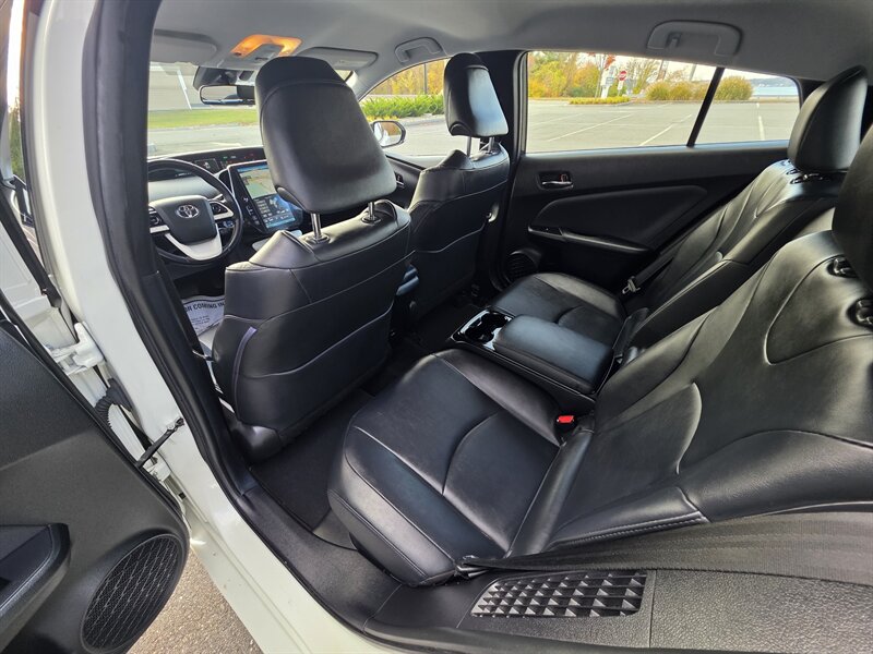 2018 Toyota Prius Prime Premium - Photo 12 - Westport, MA 02790