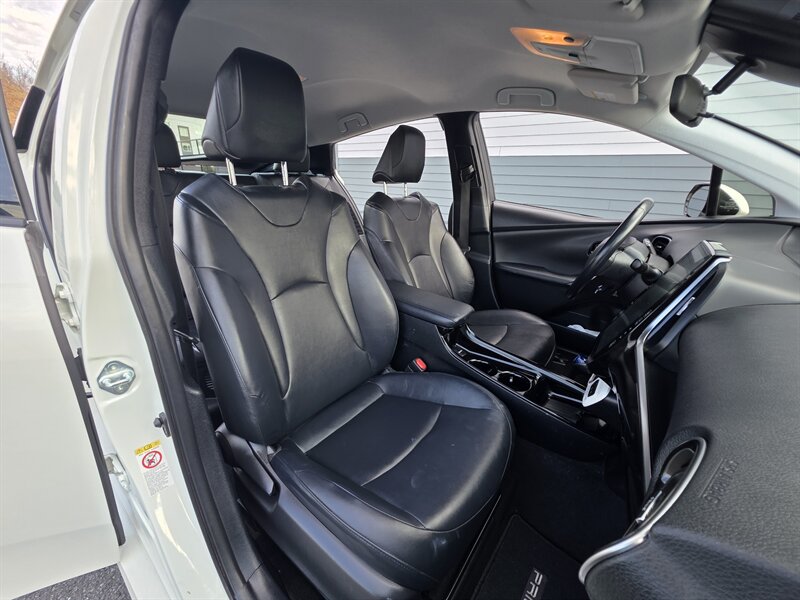 2018 Toyota Prius Prime Premium - Photo 16 - Westport, MA 02790