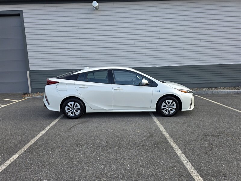 2018 Toyota Prius Prime Premium - Photo 4 - Westport, MA 02790