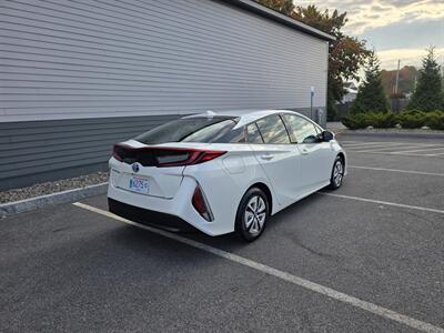 2018 Toyota Prius Prime Premium - Photo 5 - Westport, MA 02790