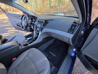 2014 Hyundai SONATA SE - Photo 14 - Westport, MA 02790