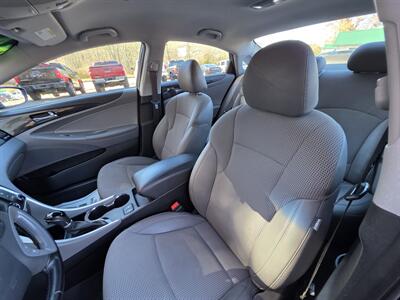2014 Hyundai SONATA SE - Photo 10 - Westport, MA 02790