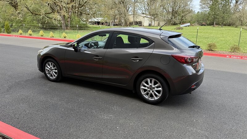 2016 Mazda Mazda3 i Sport - Photo 9 - Hillsboro, OR 97124