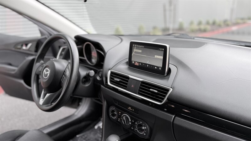2016 Mazda Mazda3 i Sport - Photo 13 - Hillsboro, OR 97124