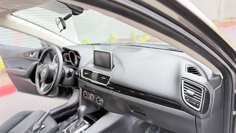 2016 Mazda Mazda3 i Sport - Photo 14 - Hillsboro, OR 97124