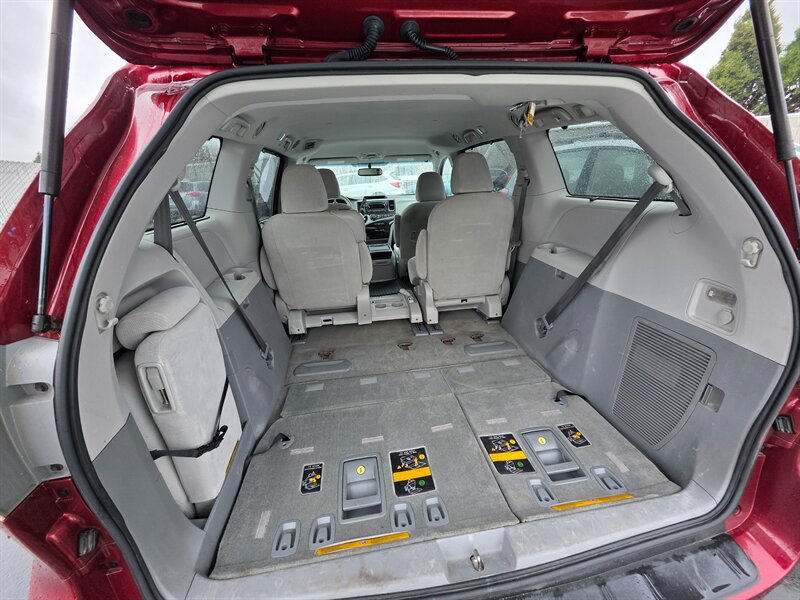 2014 Toyota Sienna LE 7-Passenger Auto Access - Photo 5 - Hillsboro, OR 97124