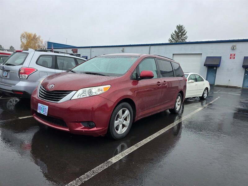 2014 Toyota Sienna LE 7-Passenger Auto Access  