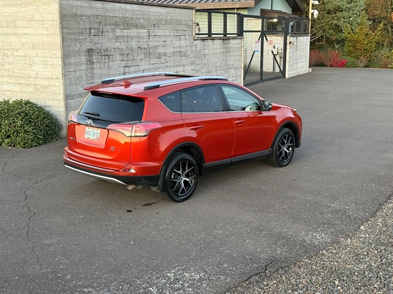 2016 Toyota RAV4 SE - Photo 8 - Hillsboro, OR 97124